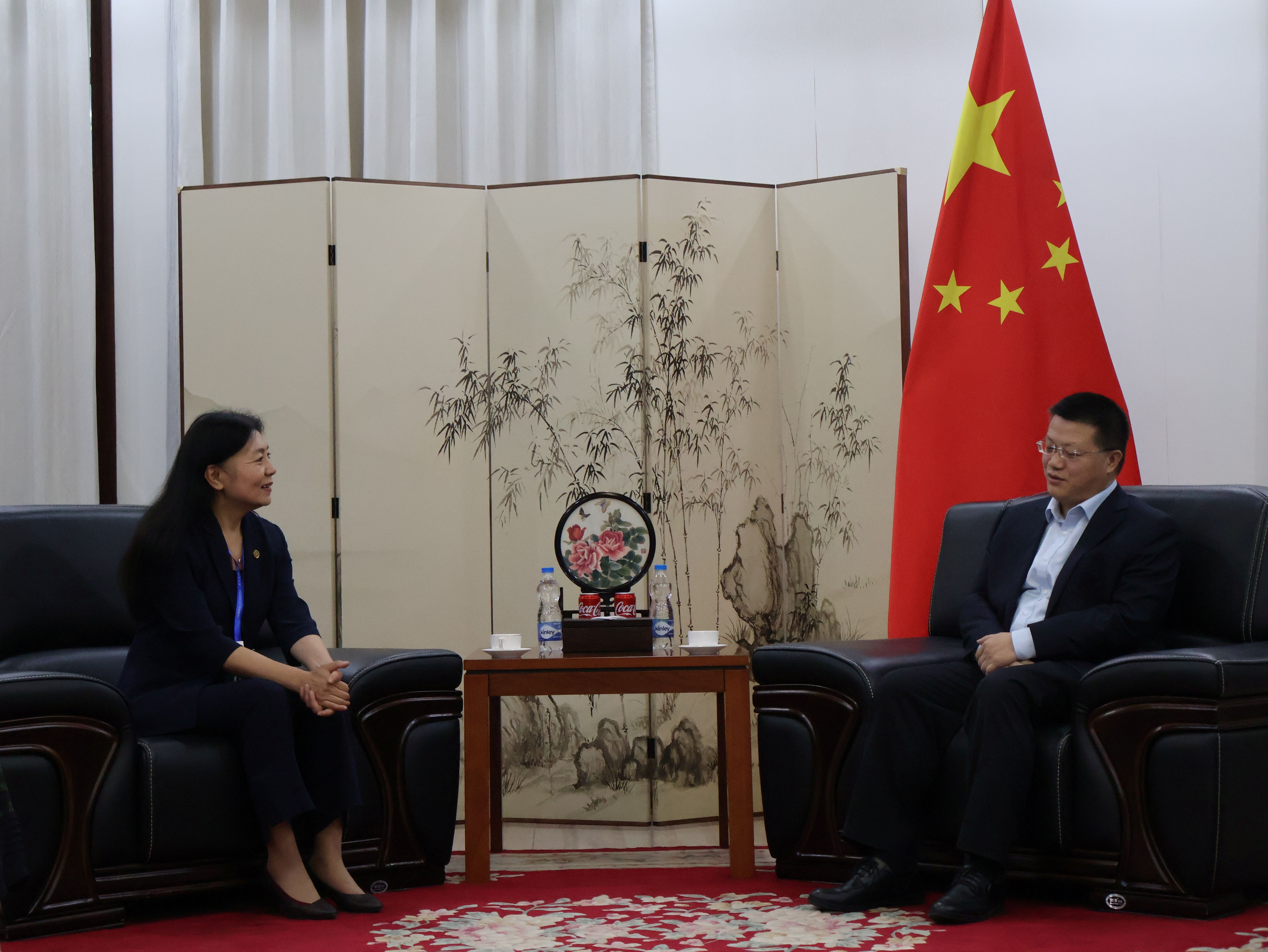 4宁琦副校长与姚文大使会谈.JPG