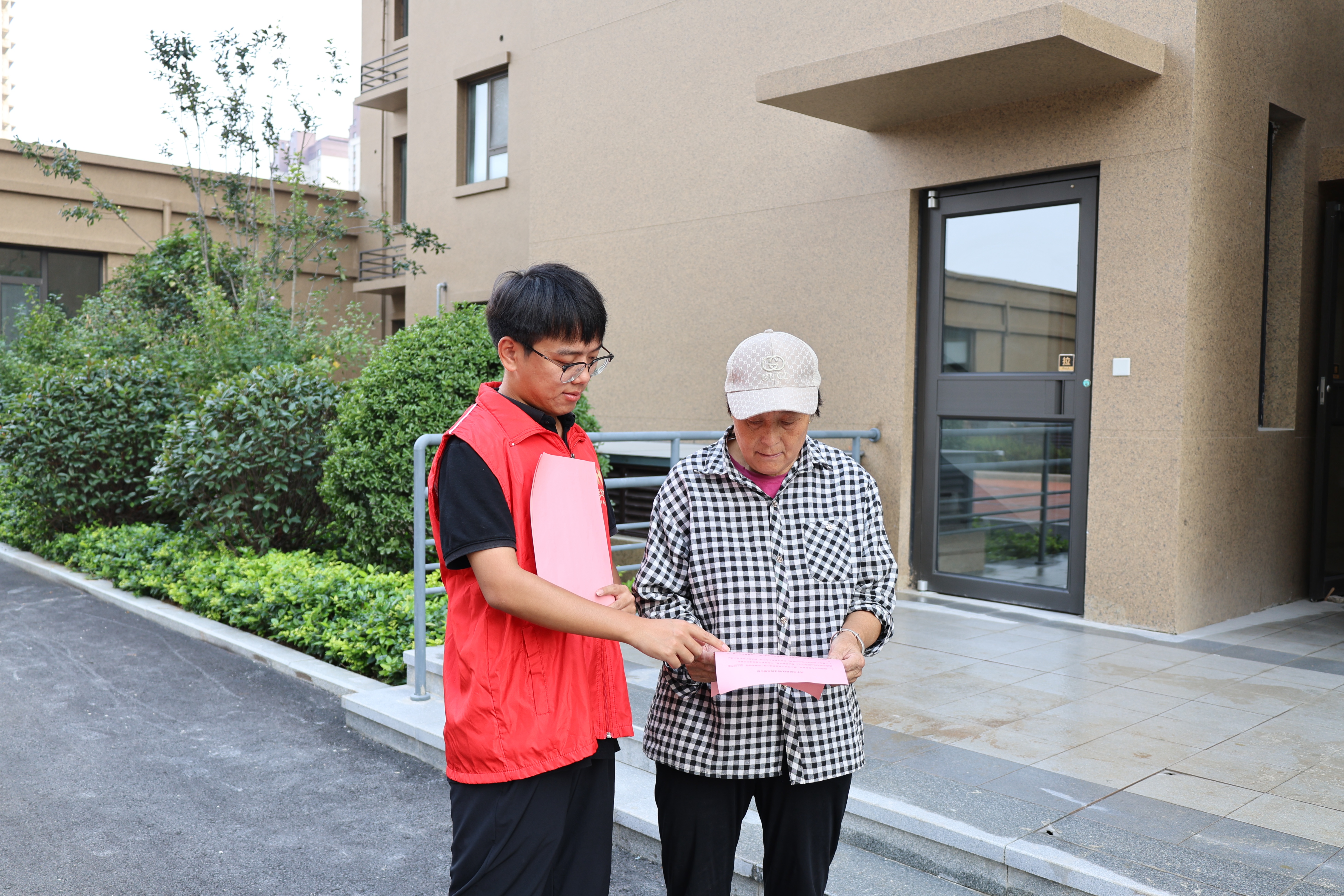 【党建引领“双报到” 社区共建促和谐】信华集团开展“双报到”社区服务活动
