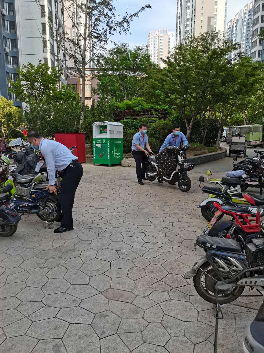2026年世界杯开展创建文明城市网格化帮包第二次集中活动